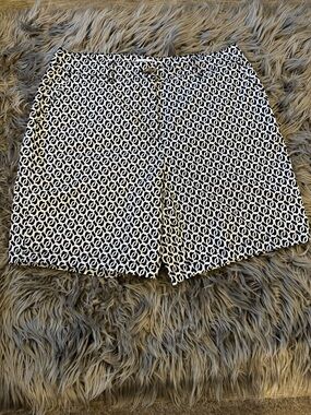 NWOT Kim Rogers Black and White Geometric Bermuda Shorts